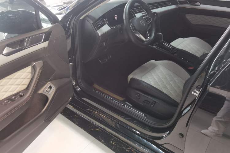 Used Volkswagen Magotan 2023 2 Million Units Commemorative Edition 330TSI DSG Luxury Version Interior 4