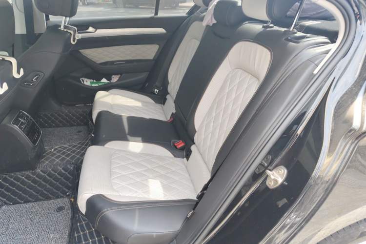 Used Volkswagen Magotan 2023 2 Million Units Commemorative Edition 330TSI DSG Luxury Version Interior 4