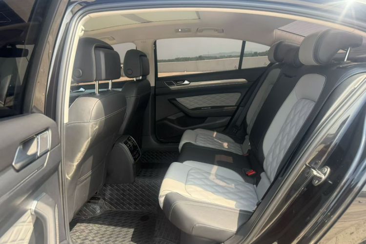 Used Volkswagen Magotan 2023 2 Million Units Limited Edition 330TSI DSG Leading Version Interior 4