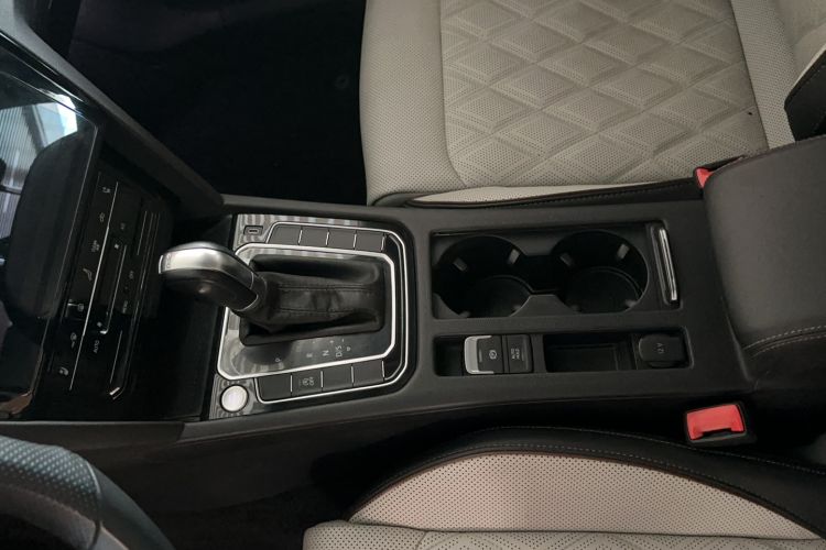 Used Volkswagen Magotan 2023 2 Million Units Limited Edition 330TSI DSG Leading Version Interior 4