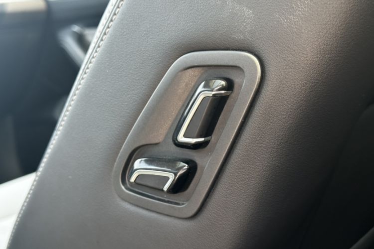 Used Volkswagen Magotan 2023 2 Million Units Limited Edition 330TSI DSG Leading Version Interior 4