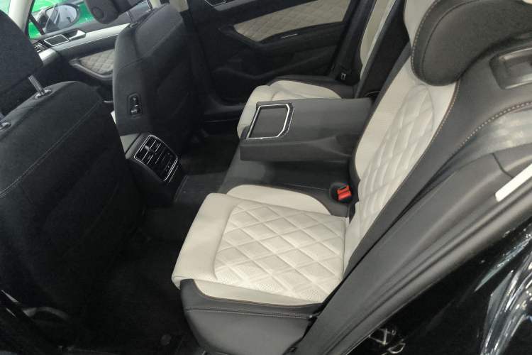 Used Volkswagen Magotan 2023 2 Million Units Commemorative Edition 330TSI DSG Luxury Version Interior 4