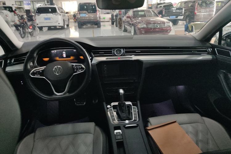 Used Volkswagen Magotan 2023 2 Million Units Limited Edition 330TSI DSG Leading Version Interior 4