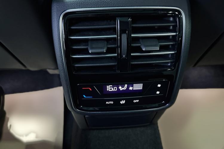 Used Volkswagen Magotan 2023 2 Million Units Commemorative Edition 330TSI DSG Luxury Version Interior 4