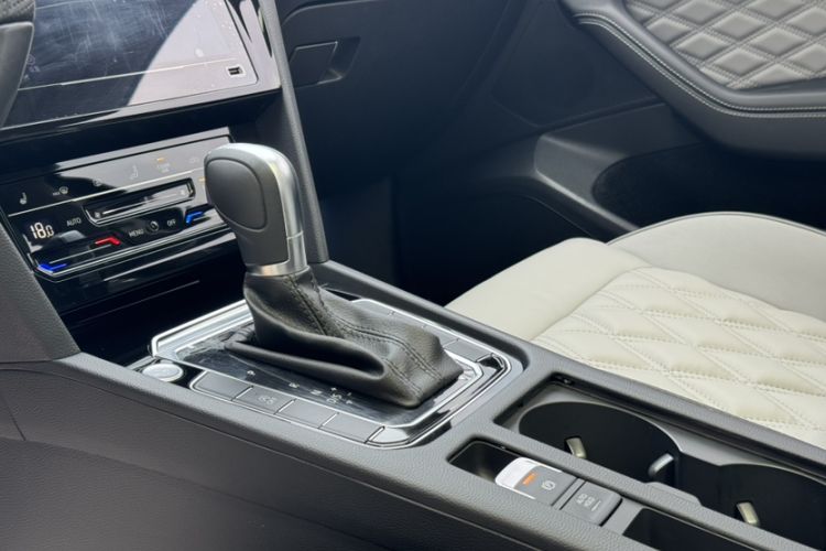 Used Volkswagen Magotan 2023 2 Million Units Limited Edition 330TSI DSG Leading Version Interior 4