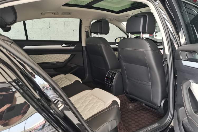 Used Volkswagen Magotan 2023 2 Million Units Commemorative Edition 330TSI DSG Luxury Version Interior 4