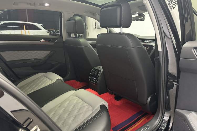 Used Volkswagen Magotan 2023 2 Million Units Limited Edition 330TSI DSG Leading Version Interior 4