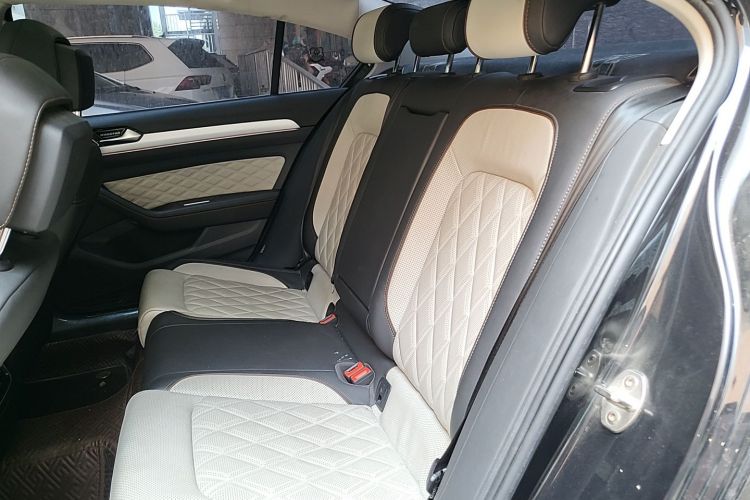 Used Volkswagen Magotan 2023 2 Million Units Commemorative Edition 330TSI DSG Luxury Version Interior 4
