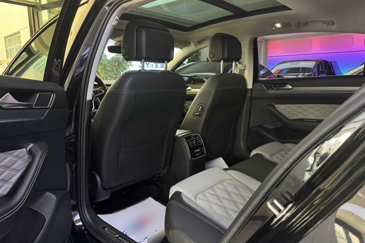 Used Volkswagen Magotan 2023 2 Million Units Limited Edition 330TSI DSG Leading Version Interior 4