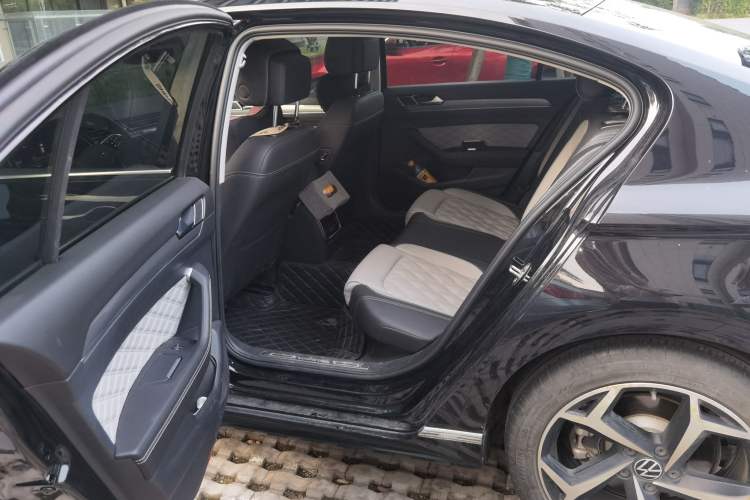 Used Volkswagen Magotan 2023 2 Million Units Limited Edition 330TSI DSG Leading Version Interior 4