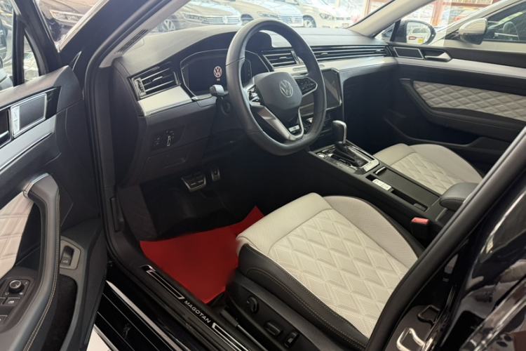 Used Volkswagen Magotan 2023 2 Million Units Commemorative Edition 330TSI DSG Luxury Version Interior 4