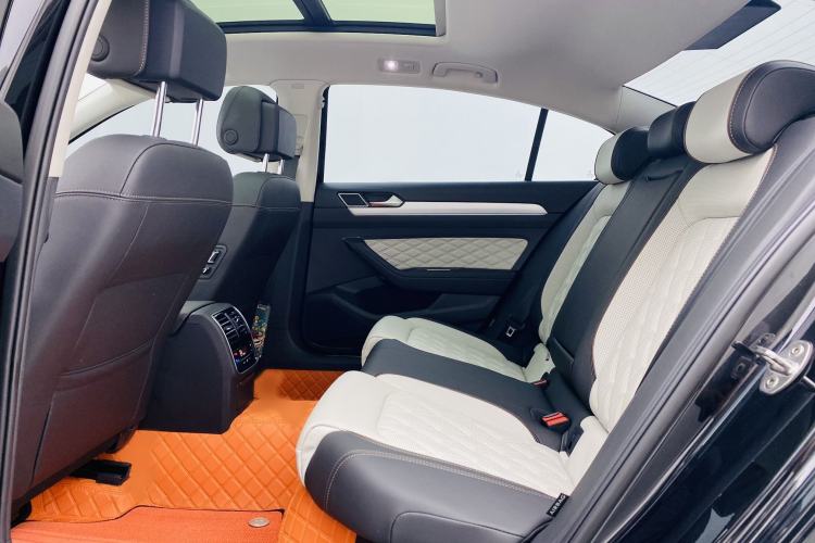 Used Volkswagen Magotan 2023 2 Million Units Commemorative Edition 330TSI DSG Luxury Version Interior 4