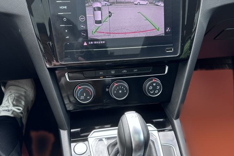 Used Volkswagen Magotan 2023 2 Million Units Limited-Edition 280TSI DSG Comfort Version Interior 5