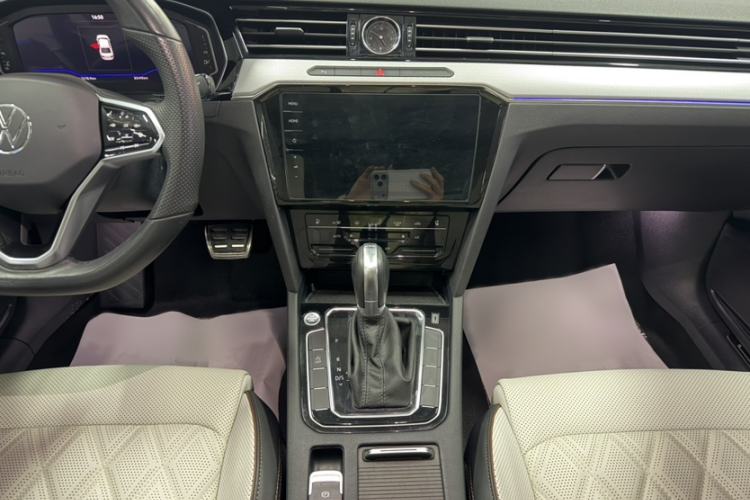 Used Volkswagen Magotan 2023 2 Million Units Commemorative Edition 330TSI DSG Luxury Version Interior 5