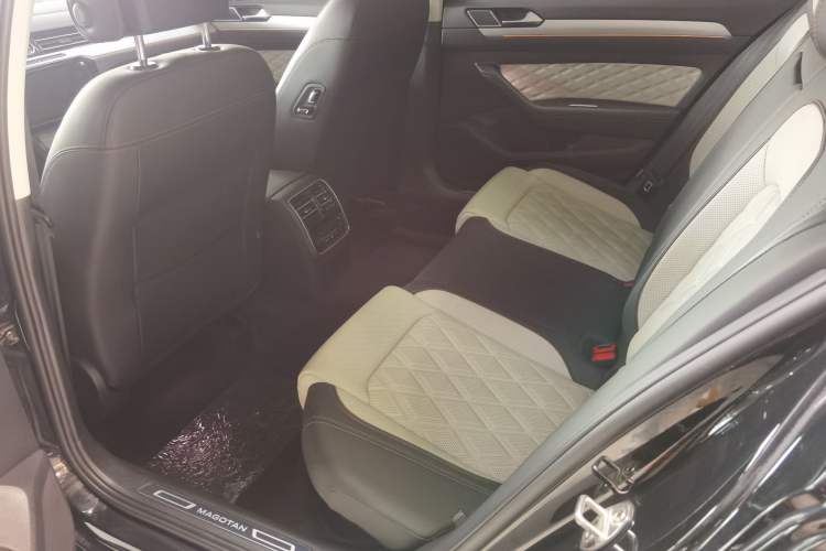 Used Volkswagen Magotan 2023 2 Million Units Commemorative Edition 330TSI DSG Luxury Version Interior 5