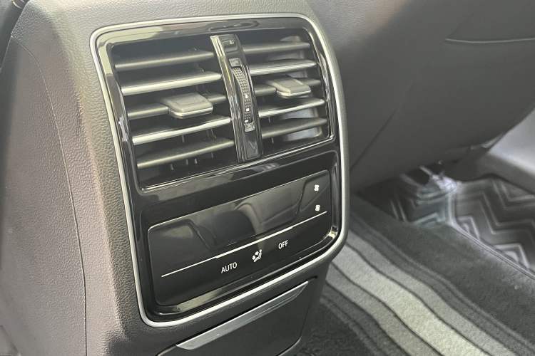 Used Volkswagen Magotan 2023 2 Million Units Commemorative Edition 330TSI DSG Luxury Version Interior 5