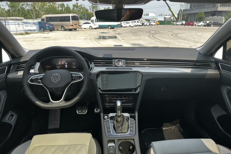 Used Volkswagen Magotan 2023 2 Million Units Limited Edition 330TSI DSG Leading Version Interior 5