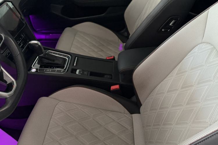 Used Volkswagen Magotan 2023 2 Million Units Commemorative Edition 330TSI DSG Luxury Version Interior 5