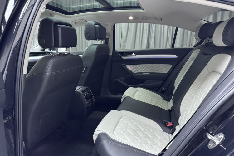 Used Volkswagen Magotan 2023 2 Million Units Commemorative Edition 330TSI DSG Luxury Version Interior 5