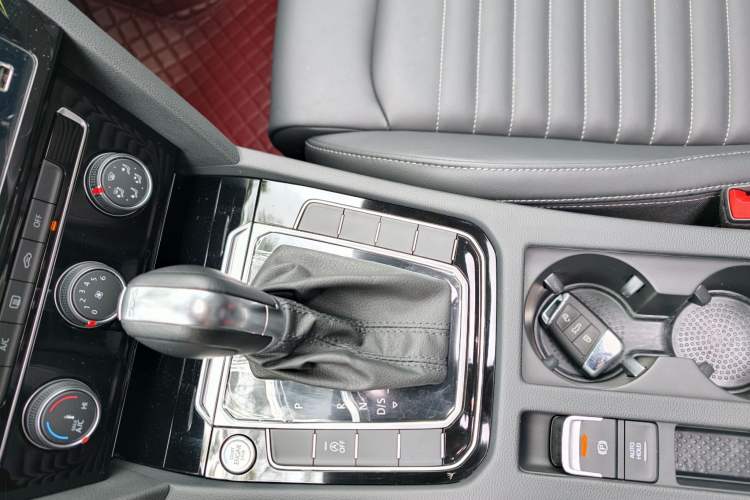 Used Volkswagen Magotan 2023 2 Million Units Limited-Edition 280TSI DSG Comfort Version Interior 5