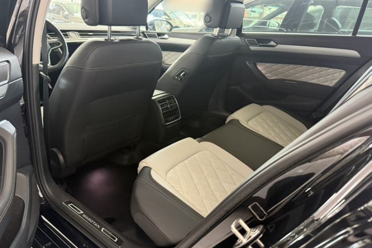 Used Volkswagen Magotan 2023 2 Million Units Commemorative Edition 330TSI DSG Luxury Version Interior 5
