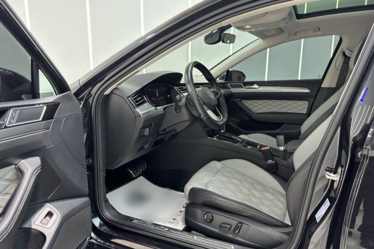 Used Volkswagen Magotan 2023 2 Million Units Limited Edition 330TSI DSG Leading Version Interior 5