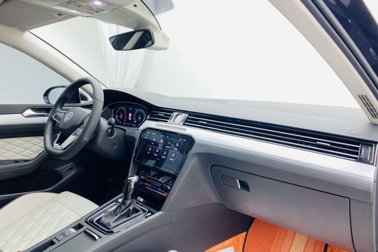 Used Volkswagen Magotan 2023 2 Million Units Commemorative Edition 330TSI DSG Luxury Version Interior 5