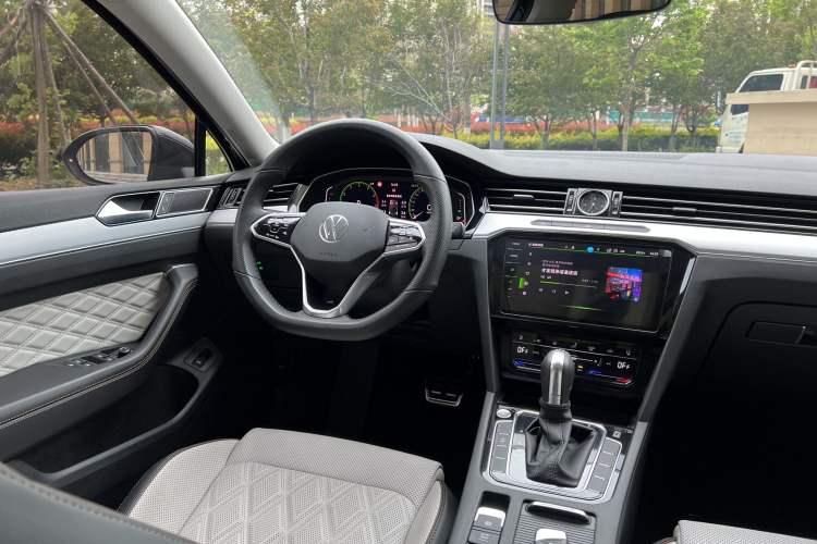 Used Volkswagen Magotan 2023 2 Million Units Commemorative Edition 330TSI DSG Luxury Version Interior 5