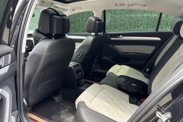 Used Volkswagen Magotan 2023 2 Million Units Commemorative Edition 330TSI DSG Luxury Version Interior 5