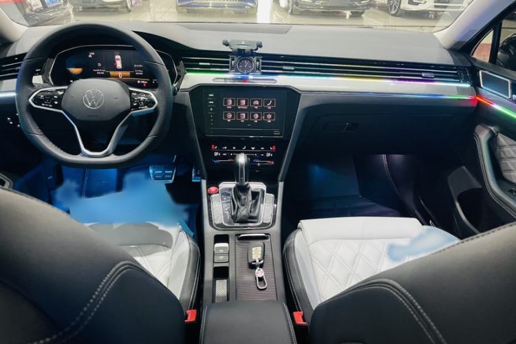 Used Volkswagen Magotan 2023 2 Million Units Limited Edition 330TSI DSG Leading Version Interior 6
