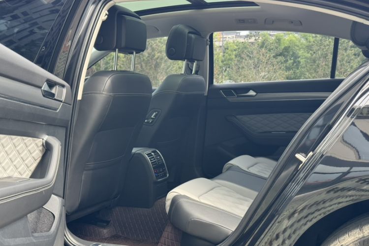 Used Volkswagen Magotan 2023 2 Million Units Limited Edition 330TSI DSG Leading Version Interior 6