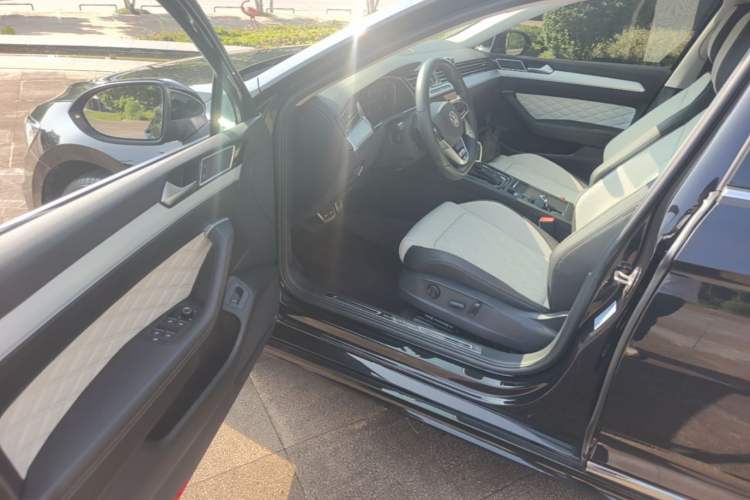 Used Volkswagen Magotan 2023 2 Million Units Commemorative Edition 330TSI DSG Luxury Version Interior 6