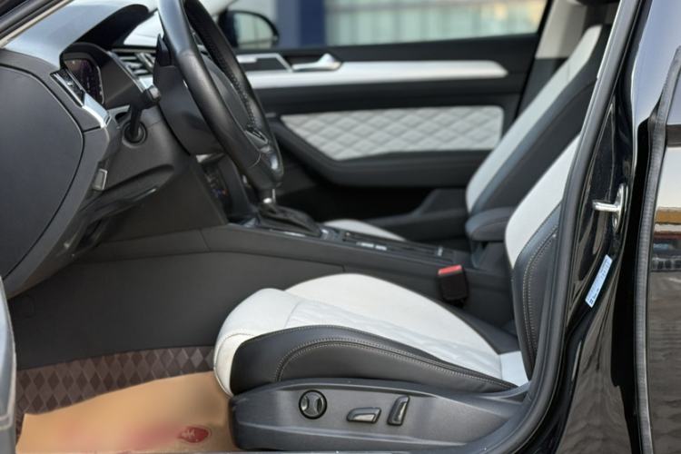 Used Volkswagen Magotan 2023 2 Million Units Commemorative Edition 330TSI DSG Luxury Version Interior 6