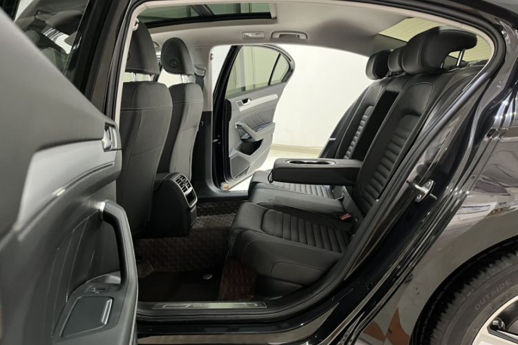 Used Volkswagen Magotan 2023 2 Million Units Limited-Edition 280TSI DSG Comfort Version Interior 6