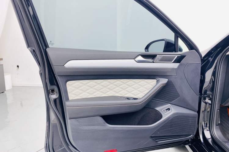 Used Volkswagen Magotan 2023 2 Million Units Commemorative Edition 330TSI DSG Luxury Version Interior 6