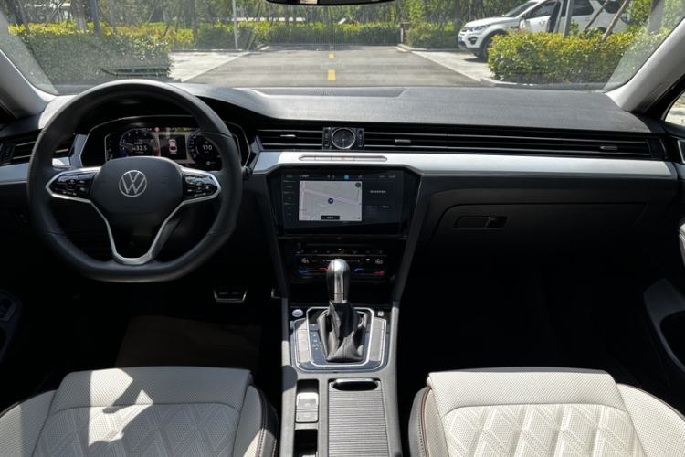 Used Volkswagen Magotan 2023 2 Million Units Commemorative Edition 330TSI DSG Luxury Version Interior 6