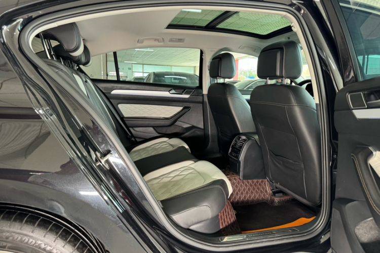 Used Volkswagen Magotan 2023 2 Million Units Commemorative Edition 330TSI DSG Luxury Version Interior 7