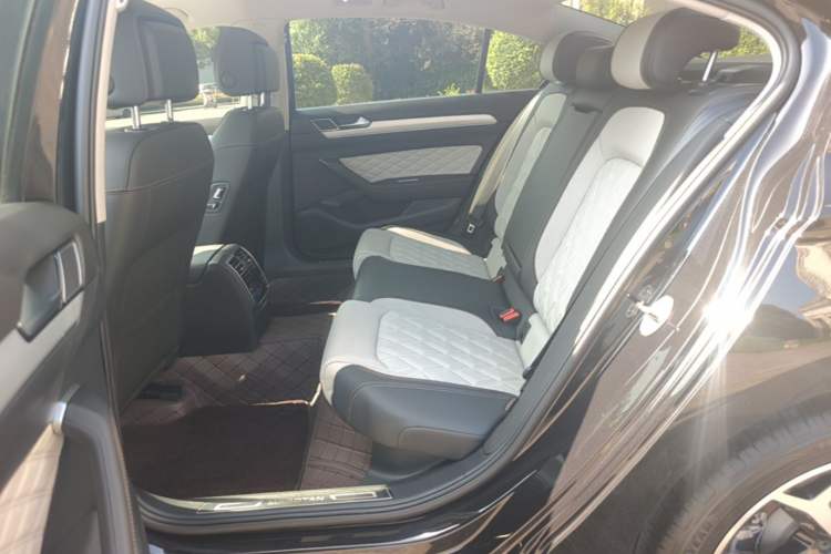 Used Volkswagen Magotan 2023 2 Million Units Commemorative Edition 330TSI DSG Luxury Version Interior 7