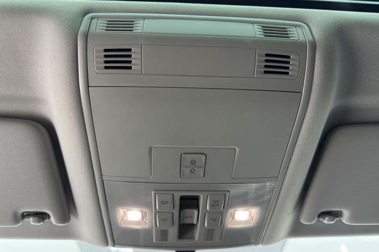 Used Volkswagen Magotan 2023 2 Million Units Limited Edition 330TSI DSG Leading Version Interior 7
