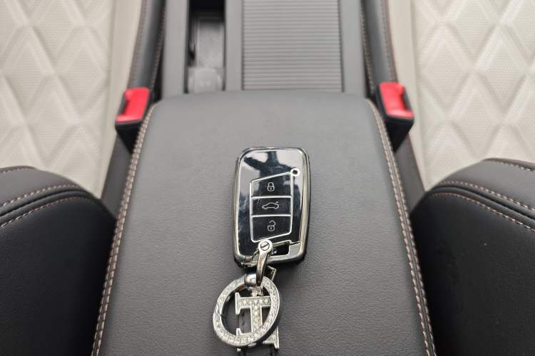 Used Volkswagen Magotan 2023 2 Million Units Commemorative Edition 330TSI DSG Luxury Version Interior 7