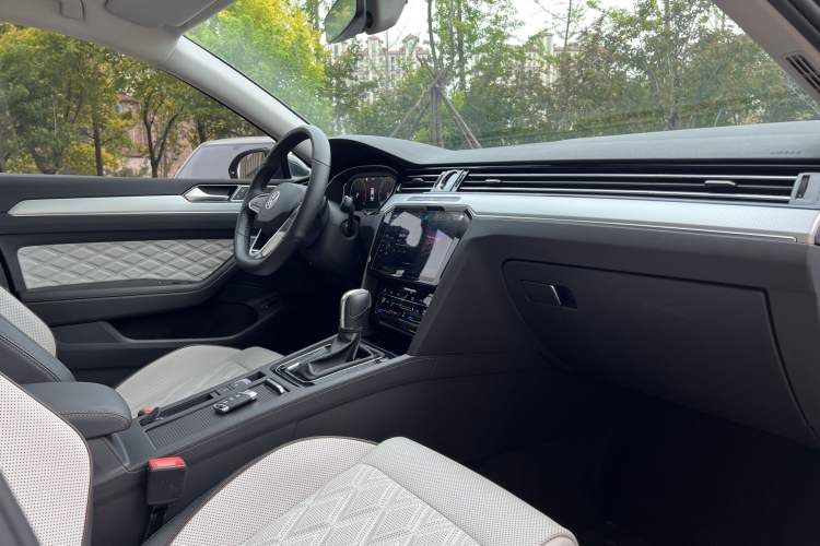 Used Volkswagen Magotan 2023 2 Million Units Commemorative Edition 330TSI DSG Luxury Version Interior 7