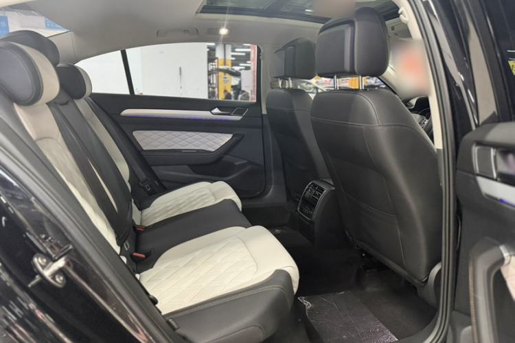 Used Volkswagen Magotan 2023 2 Million Units Commemorative Edition 330TSI DSG Luxury Version Interior 8