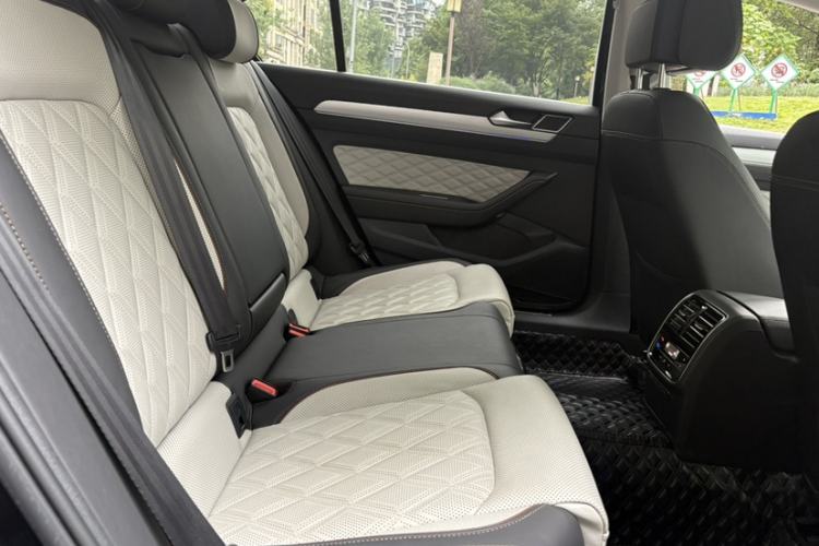 Used Volkswagen Magotan 2023 2 Million Units Limited Edition 330TSI DSG Leading Version Interior 8