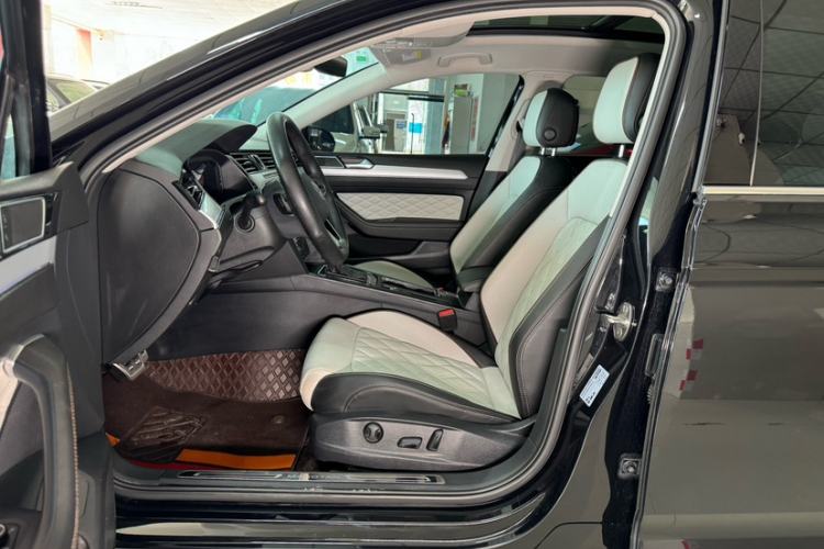 Used Volkswagen Magotan 2023 2 Million Units Commemorative Edition 330TSI DSG Luxury Version Interior 8