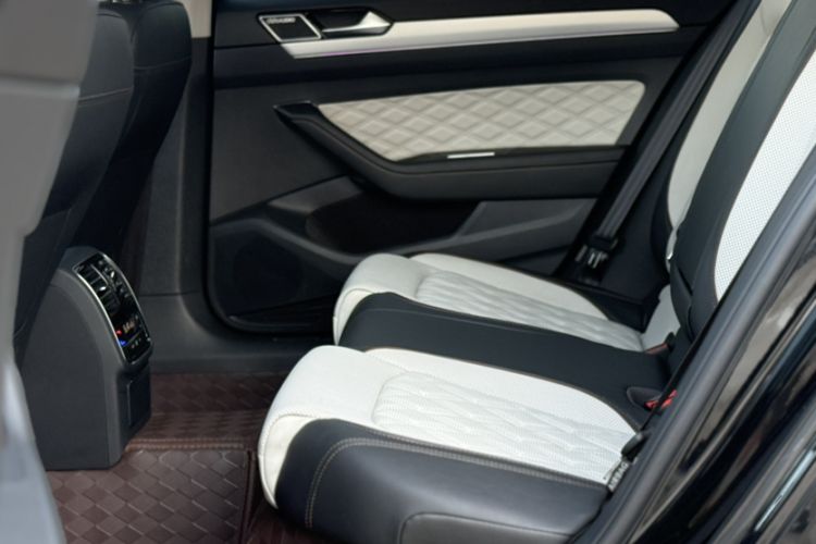 Used Volkswagen Magotan 2023 2 Million Units Commemorative Edition 330TSI DSG Luxury Version Interior 8