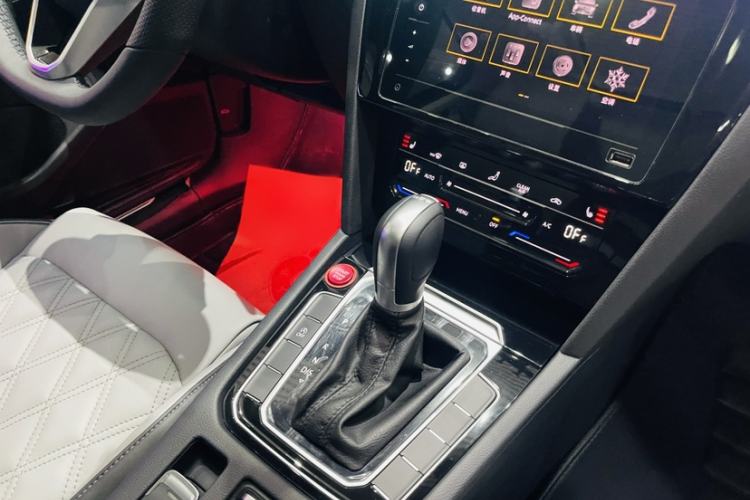 Used Volkswagen Magotan 2023 2 Million Units Limited Edition 330TSI DSG Leading Version Interior 9