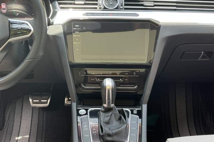 Used Volkswagen Magotan 2023 2 Million Units Commemorative Edition 330TSI DSG Luxury Version Interior 9