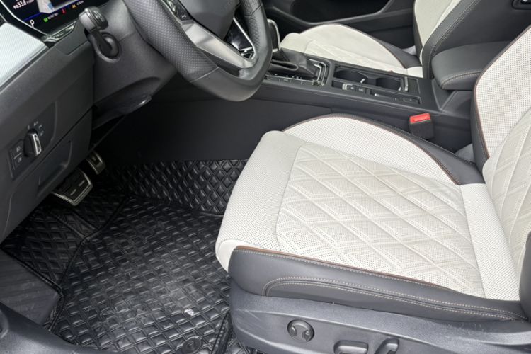 Used Volkswagen Magotan 2023 2 Million Units Limited Edition 330TSI DSG Leading Version Interior 9