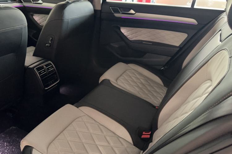 Used Volkswagen Magotan 2023 2 Million Units Limited Edition 330TSI DSG Leading Version Interior 9