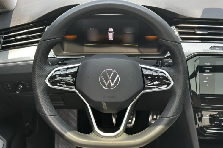Used Volkswagen Magotan 2023 2 Million Units Limited Edition 330TSI DSG Leading Version Interior 9